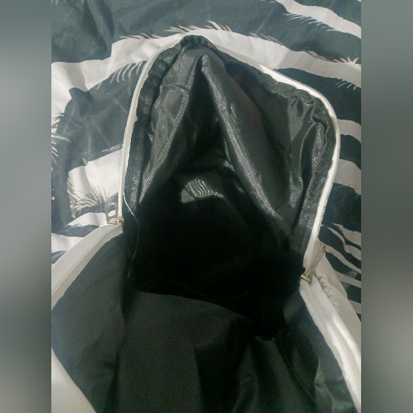 Men White Cloth Bagpack - Picture 10 of 15